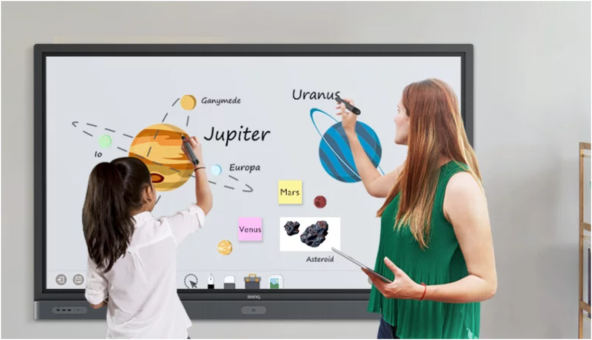 Siapa Bilang Layar Cuma Bisa Diam? 6 Manfaat Interactive Display di ...