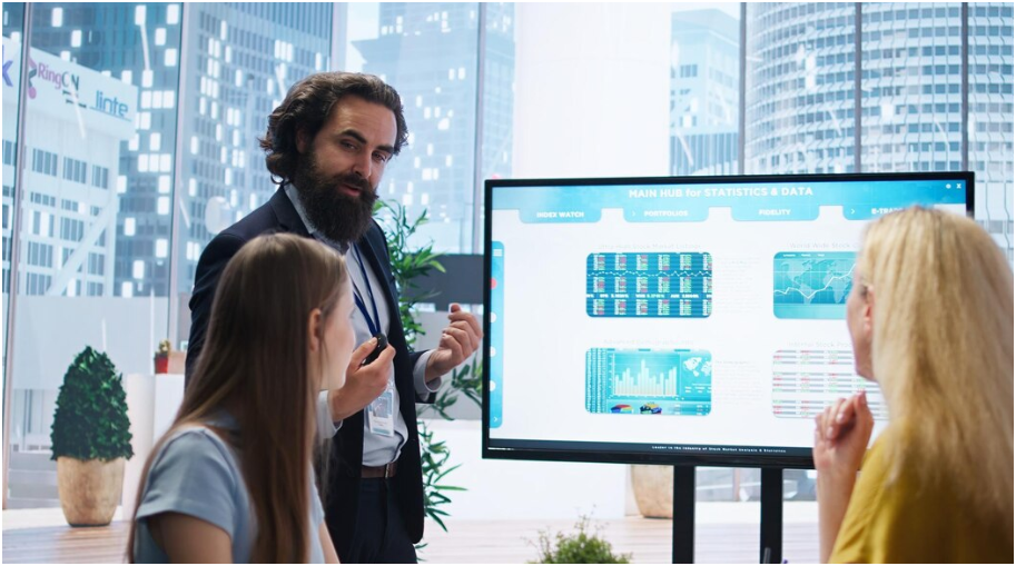 Interaktif Itu Seru! 6 Fitur Unggulan Interactive Display untuk Bisnis ...
